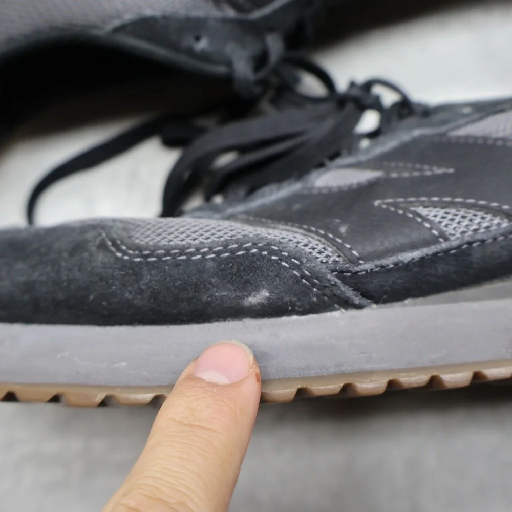New Balance couple blemish